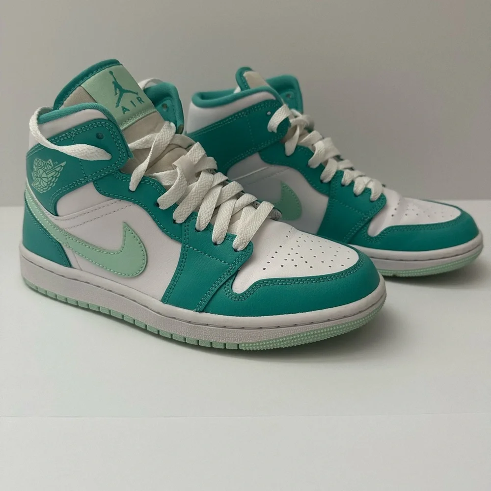 Wmns Air Jordan 1 Mid 'Marine
 High-Top Sneakers size 7 - Picture 3 of 8